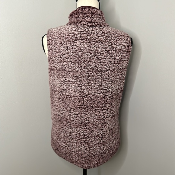 Thread & Supply Women’s Red/Burgundy Soft Shell/Sherpa Reversible Vest Sz M - Picture 6 of 7